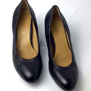 Vionic Black Leather Wedge Pumps